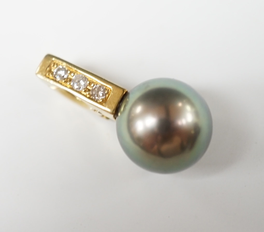 A modern yellow metal, Tahitian pearl and diamond cluster set pendant, 25mm, gross weight 6 grams. Condition - fair to good